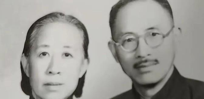 1968年，复旦教授朱东润被批斗，68岁妻子不堪折磨悬梁自尽。朱东润抱着妻子悲痛