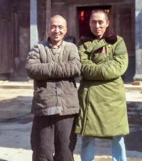 90年代老照片，大明星的昔日风采 

这张90年代的老照片，记录了两位当时看起来