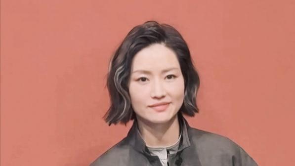 这一夜上海，34岁李现秒了37岁韩星李敏镐，才知清爽和油腻的区别