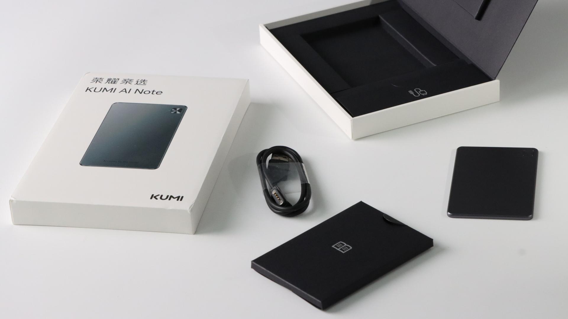 荣耀亲选 KUMI AI Note，不仅是录音卡片，也是合格的AI掌间助理