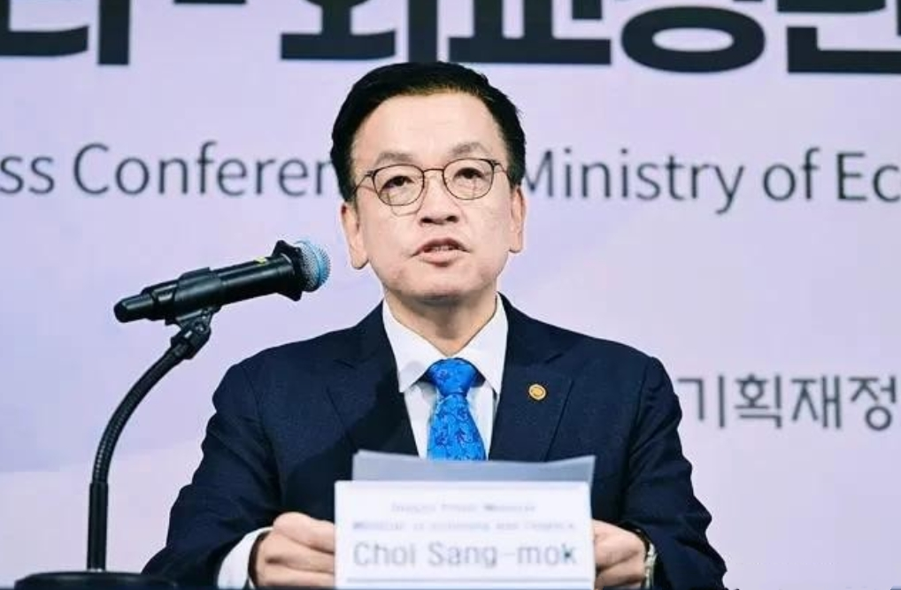 当不成代总统了？

韩国政坛，好戏开场！代总统崔相穆，摊上事儿了。这回，是真摊上