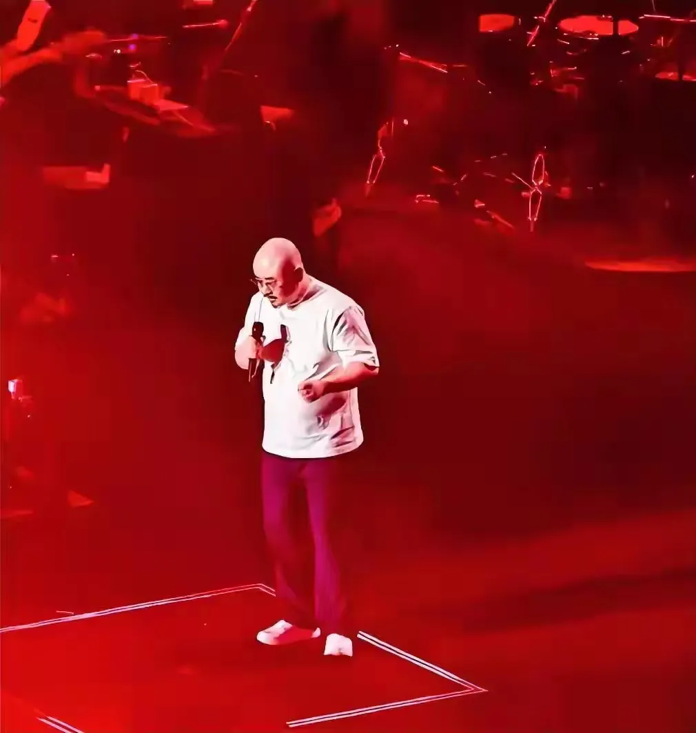 再也不去看刀郎演唱会了！

​不是票买不到，也不是刀郎的歌唱的不好了，而是我花了