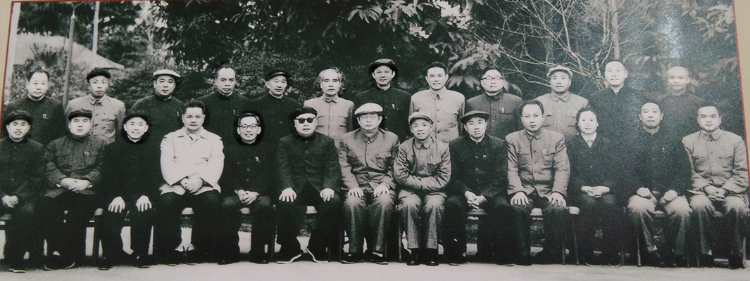 庐山会议后，由福州军区政委叶飞主持，将揭批彭黄漏网分子的矛头集中在了韩先楚身上。