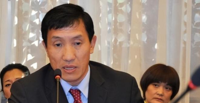 “中国拿什么挑战美国？中国人均收入只有美国8%！”中国经济领域专家黄亚生劝告中国