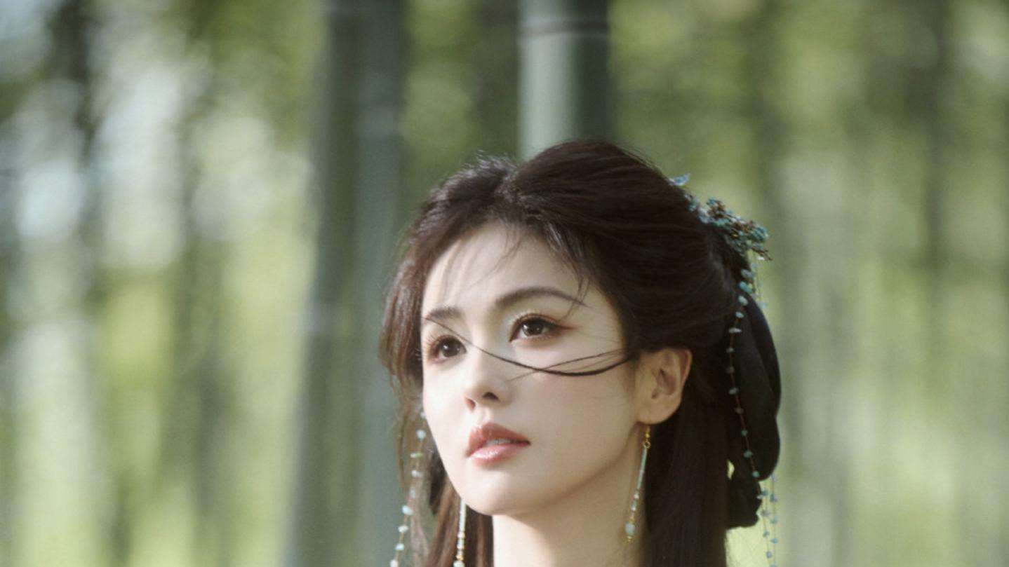 白鹿跨晚李青月造型绝！竹林青衣梦回《临江仙》