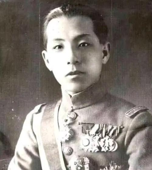 张学良：从“少帅”到历史的关键人物
     张学良，这个名字在中国历史上闪耀着