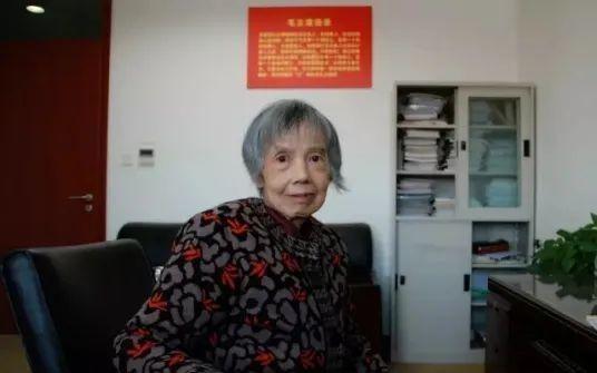 “中国根本没有能力能够造出芯片，即使造出来的中国芯片也落后于世界20年。”美国人