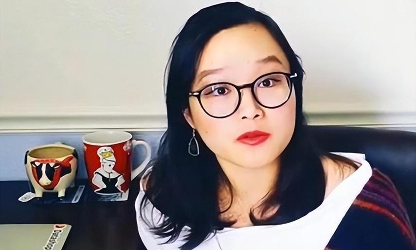 “求求了，让我回中国吧！”2020 年夏天，新德里的贫民窟里，郑墨沫捂着口鼻躲在