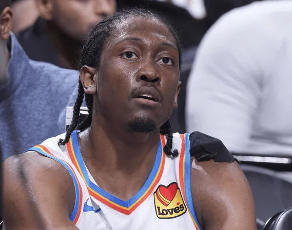 Spears：杰威已接受右手腕后续手术，10至14天后接受复查
今日，美记Mar