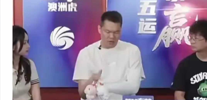 20字扔出直球：广东把莫兰德扔出门！

再补一刀：425万帽顶，20个外援一夜下
