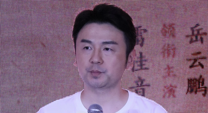 雷佳音直播间里的沉默寡言，终究没给那尔那茜留一丝体面