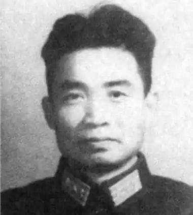 1937年，西路军总政委陈昌浩的警卫员被马家军发现，但敌人看了一眼，就让他走了，