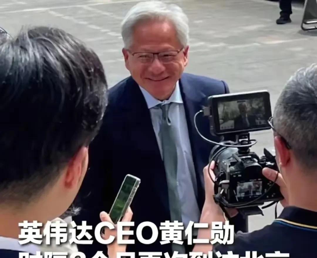 大家猜一猜，他为什么把那一身皮衣给脱掉了呢？
现在知道什么叫做外交礼仪了。
之前