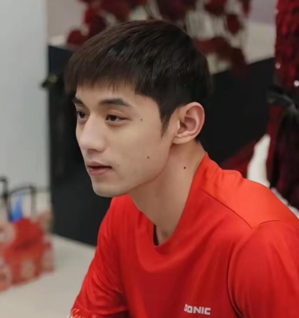 张继科内心：真正敬重其实是这 3 人！
日久见人心，很多人以为，刘国梁在他心目中
