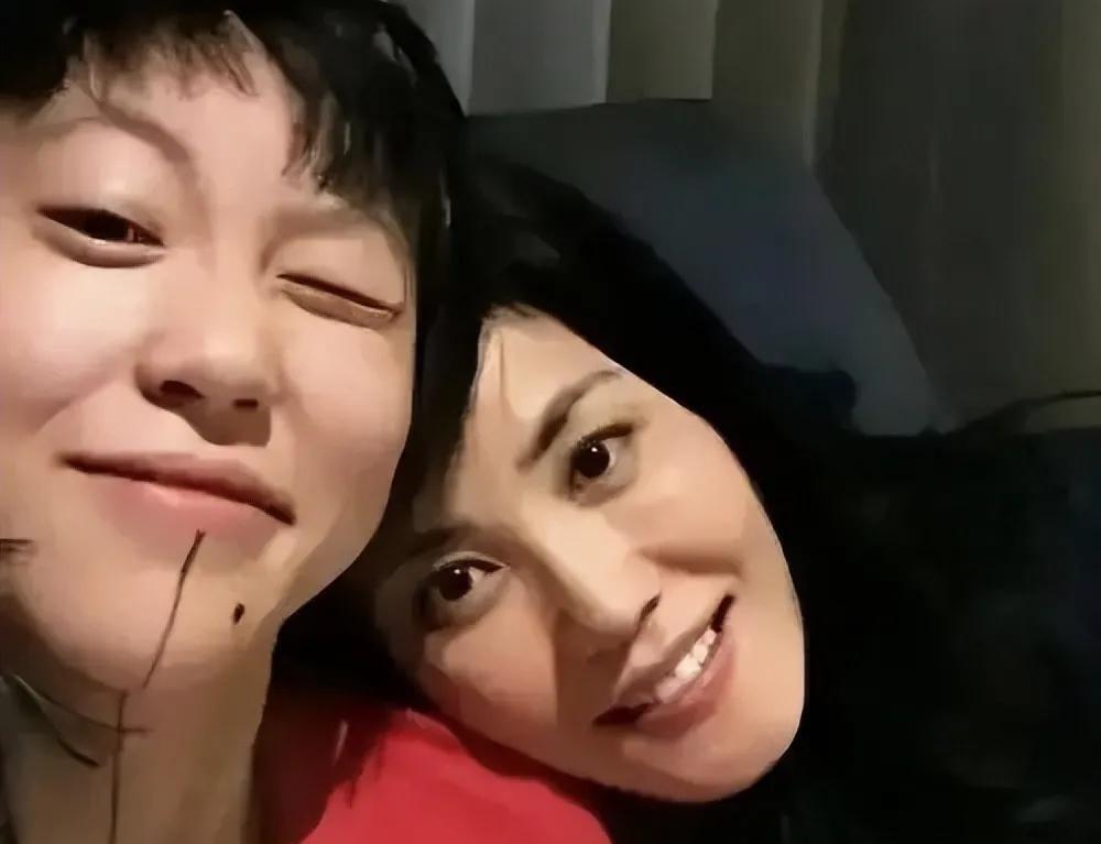 有一位天后级别的妈妈应该是一件很幸福的事情，拥有着花不完的钱财与高端的人脉资源，
