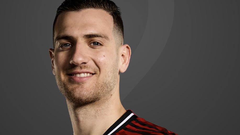 曼联欲卖穆帅引援最后独苗，皇马拜仁感兴趣！阿莫林想加强边翼卫