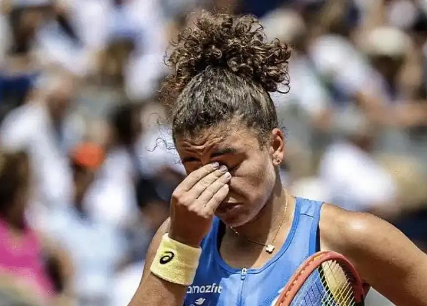 郑钦文：保利尼是奔4来的，你后悔了吗？
WTA500柏林站郑钦文因颈伤退赛，失去