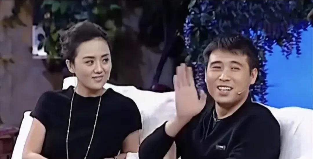 李乃文说:
我是自费生，学校给自费生的生活费每个月才130元，根本就不够吃。
朱