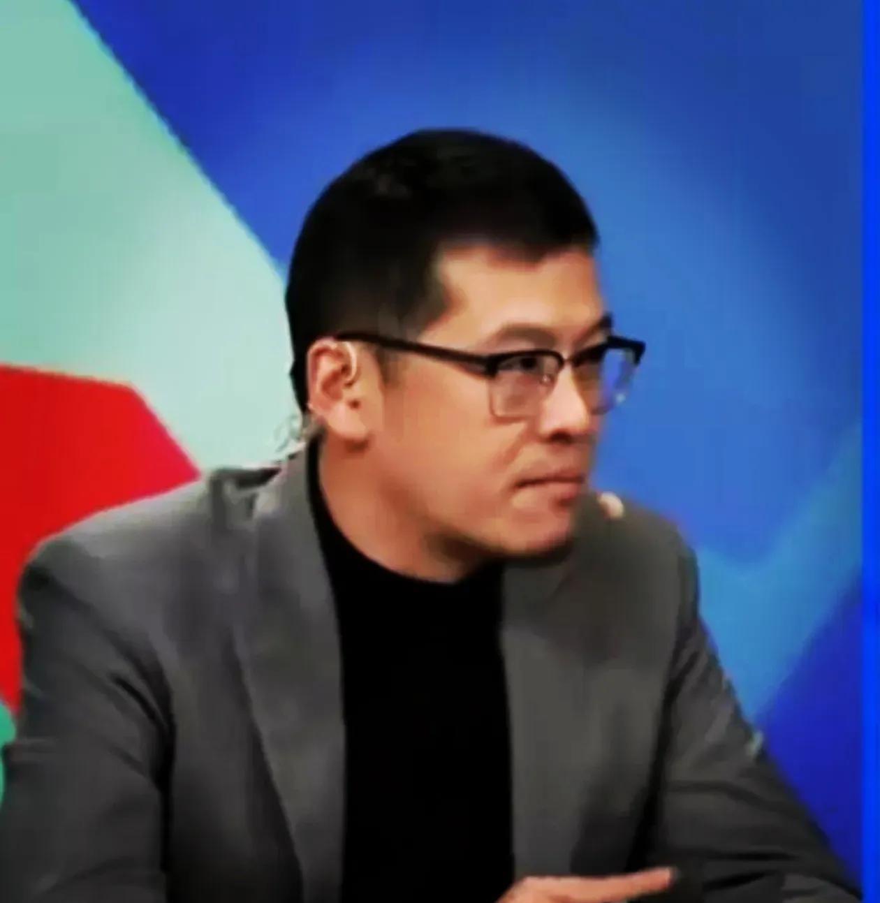 杨毅，别把日本女篮的田中心捧得那么神！
其一，杨毅在节目里讲：中国女篮即便有三大