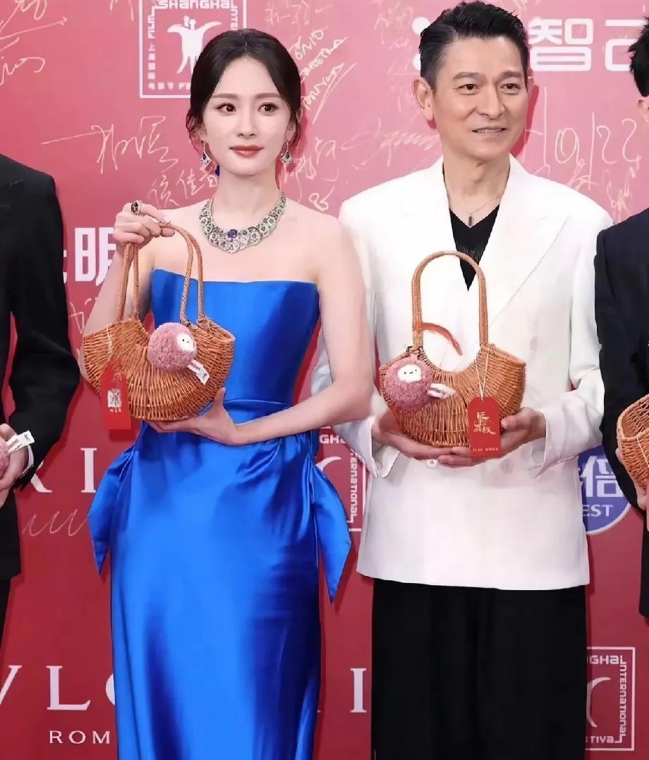  有一说一，杨幂这款的内娱好像基本无代餐，她的长相真的是独一份的。#夏日生活打卡