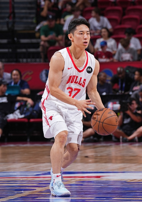 神准还能控场！河村勇辉6记三分轰下20分4板10助攻2断#河村勇辉20分10助攻