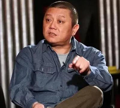 王朔说：“我做过的最好的事情就是，停止向所有人讲述，我生活中的一切。我的沉默是我