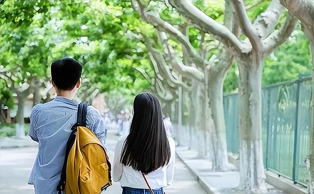 浙江温州女子吴某，与大22岁男子汪某生下双胞胎后，为争夺遗产对簿公堂。



2