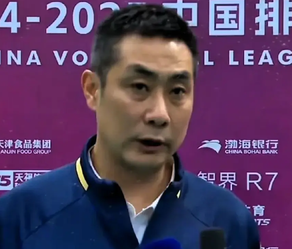 不愿意看到的事终于发生了，陈方指导很无奈

一、核心李盈莹恐赛季报销

二、谁来