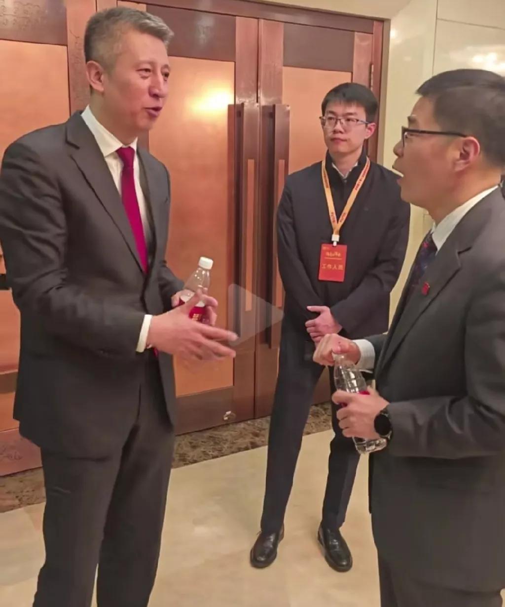说实话，下赛季无论是篮协放权给俱乐部归化外援也好，还是外援4节8人次上场也好，但