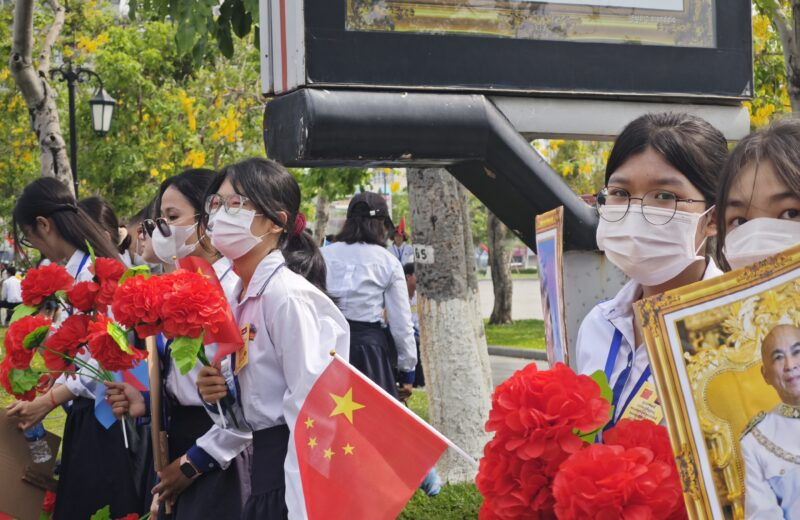 柬埔寨高规格接待











柬埔寨国王和首相亲自接机，这可是百年一遇