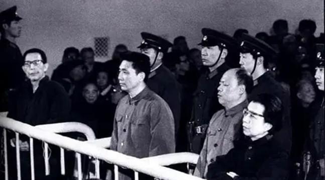 #MCN双量进阶计划#四人帮中，谁的地位最高？有一人可谓是后来居上。他就是王洪文