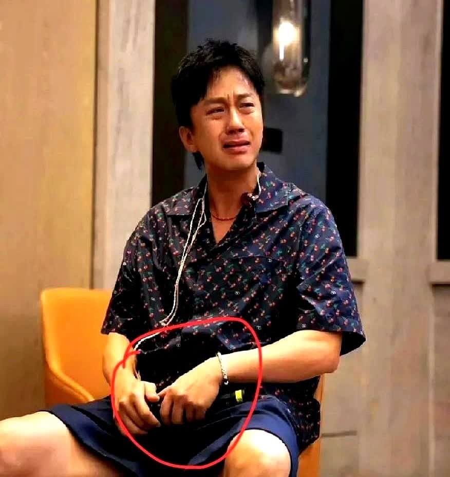 孙俪今晚难眠，缘由并非孩子学业和自身事业，而是“傻”老公邓超在节目中当着全国观众
