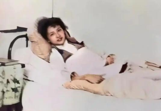 1929年，林徽因刚生了孩子，被撑大的肚子还没恢复，梁思成却拿起相机一顿拍！19