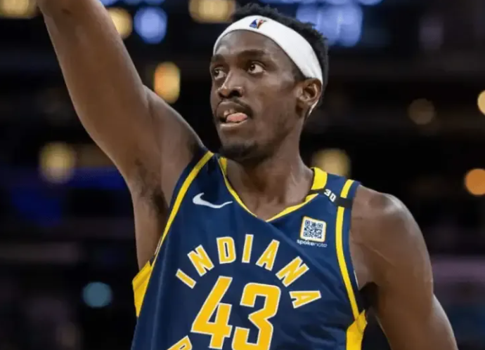 NBA常规赛，步行者127-118击败黄蜂。
赛后步行者主帅里克-卡莱尔接受了记