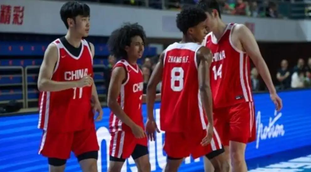 神奇！中国U19男篮四名广东球员~
6月14日中国U19男篮98-51战胜了德国