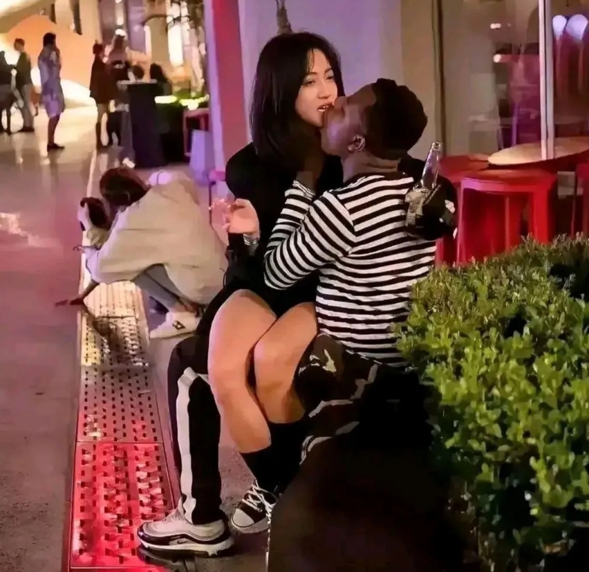 和黑人同居过的女人还有人要吗？
我的一个同事讲的真实故事，十多年前，他们同学聚会