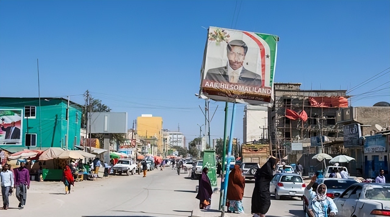 拒不还钱！



一个国家拖欠中国30年，把26架崭新的战斗机搁成废铁，这事儿听