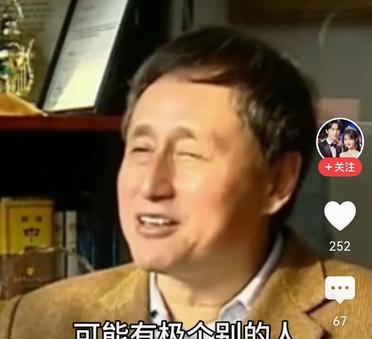 著名足球评论员张路认为罗纳尔多是不可复制的。我觉得罗纳尔多相比马拉多纳，应该排在