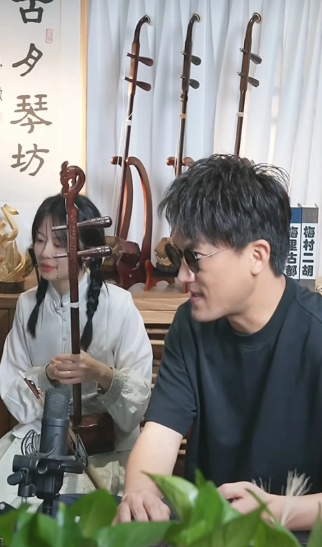 力哥和二饼组合，孙嫄参加《DOU来奏乐吧》，获得小组总票最高。
力哥和二饼组合，