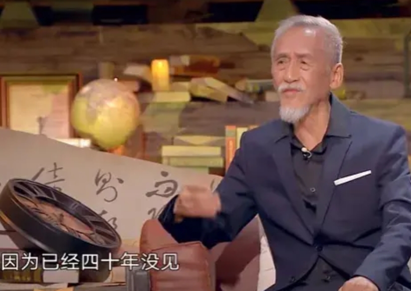 陈彼得5岁就离开成都。

45岁第一次回到故乡成都。

他与弟弟时隔几十年再相见