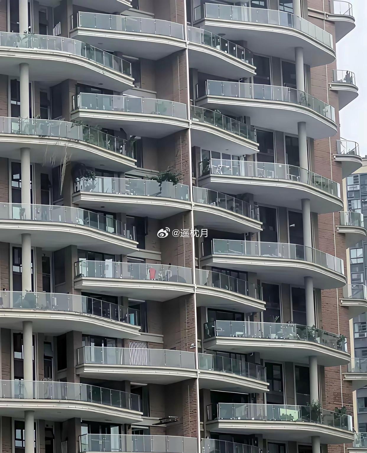这栋楼里的住户邻里关系应该很好吧！ 