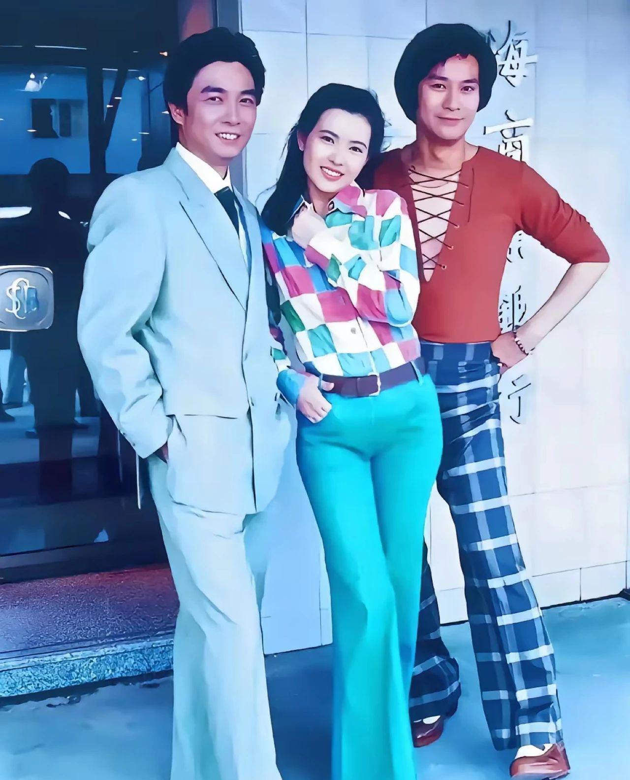 1992年，29岁的蓝洁瑛、45岁的郑少秋和43岁的刘松仁在上海留下美好瞬间
