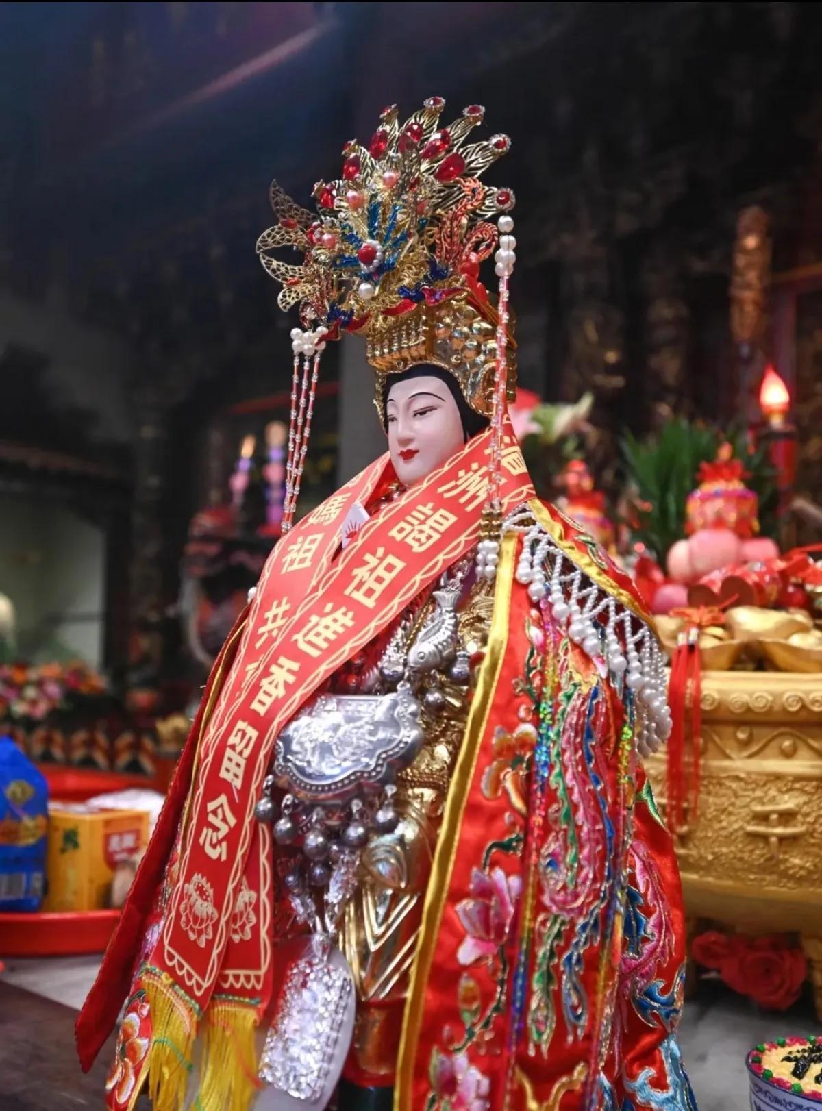 妈祖赐福
金牛财运爆棚！
工资稳步上调，
投资回报超高，
外快轻松入账，
财富积
