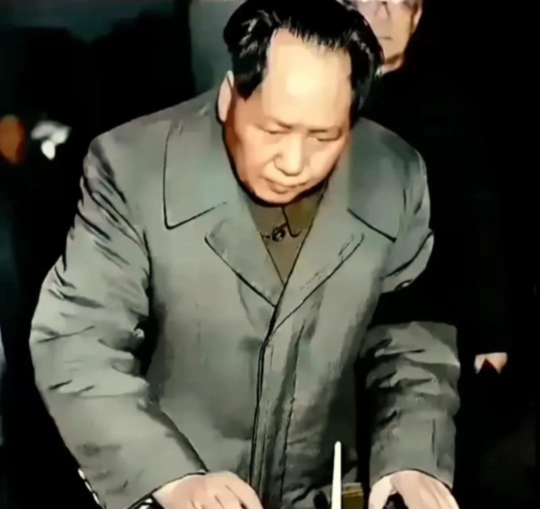 “今君不幸离人世，国有疑难可问谁”
1963年12月16日，61岁的罗荣桓元帅不