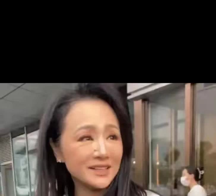 有钱有名又能怎样？
想想当年曹颖，多么年轻多么漂亮，是很多人心目中的偶像！一晃