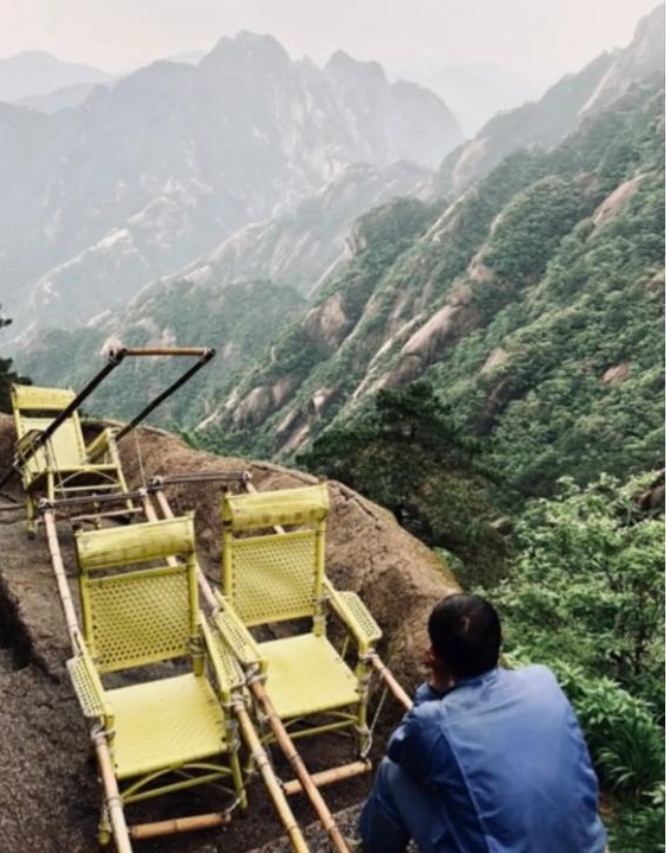 大妈景区坐轿“砍价”后又大方给小费，网友直呼“格局大”！