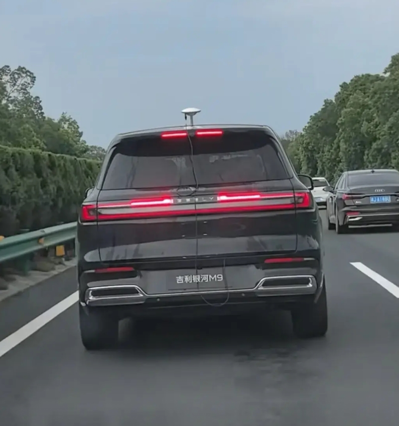 就不能匹配宽一点的轮胎吗？这么大的车，无语