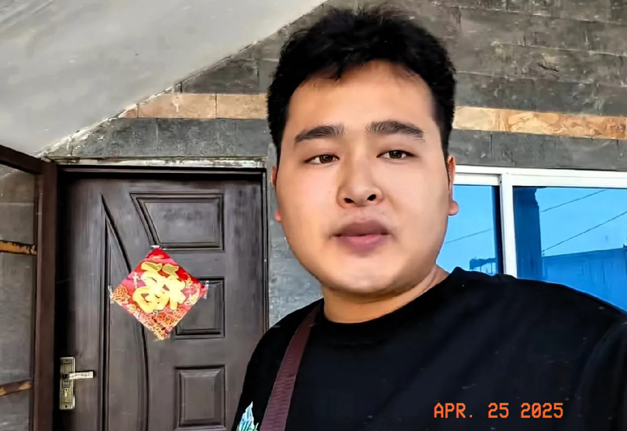 阿阳巴铁岳父入狱











天呐！阿阳的巴铁岳父竟然因为家暴进了监狱