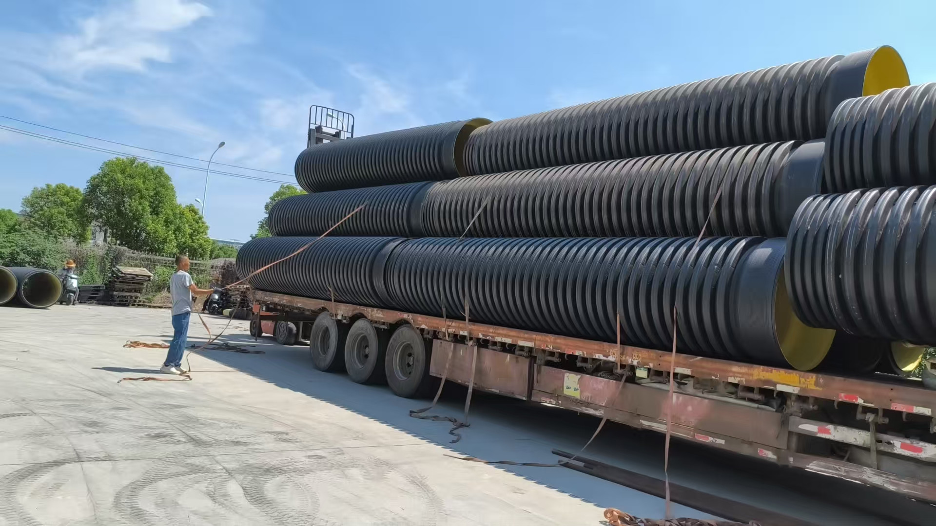 大口径PE钢带管可应用在软土地基