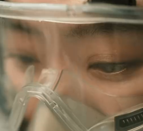 建议给张小斐申报“微表情恐怖主义”专利！她能把“犹豫”演成纳米级的肌肉颤动，把“